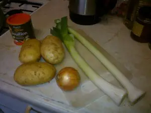 how to make a healthy leek and potato soup-ingredients